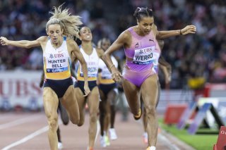 Audrey Werro a résisté au retour de la Britannique Georgia Hunter Bell pour signer sa première victoire en Ligue de diamant. KEYSTONE/MICHAEL BUHOLZER